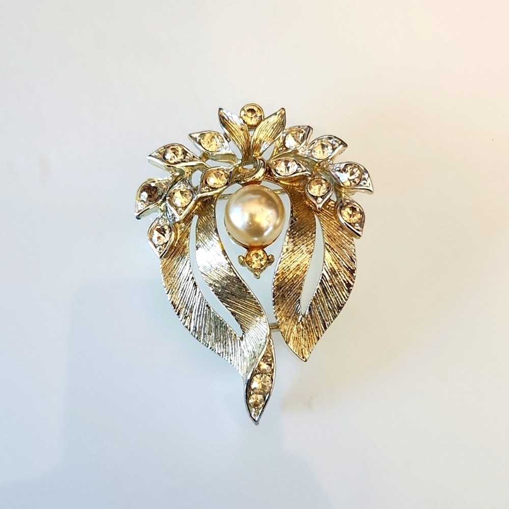Vintage Usner Silvertone Brooch